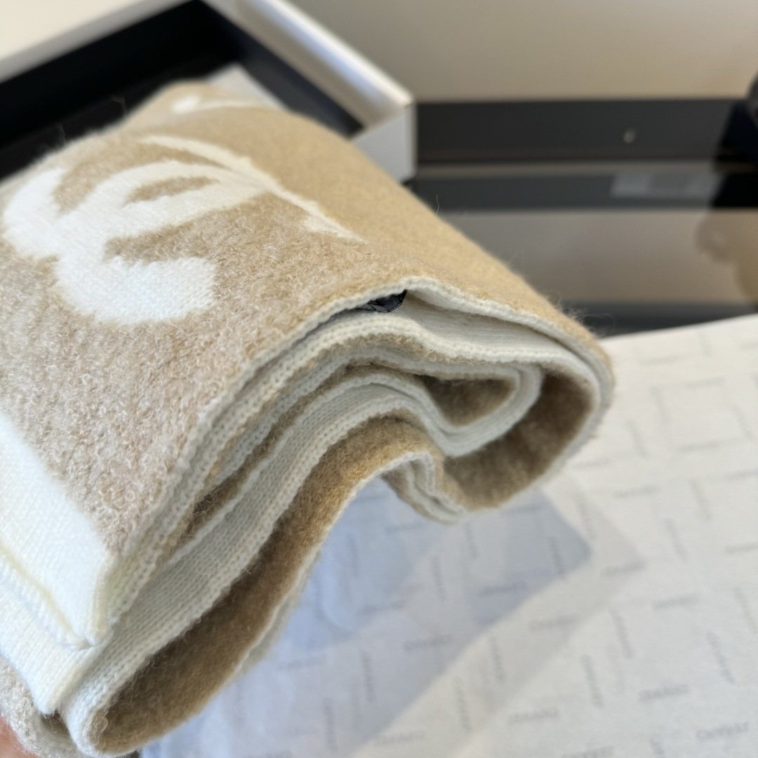 Chanel Logo Motif Knit Scarf